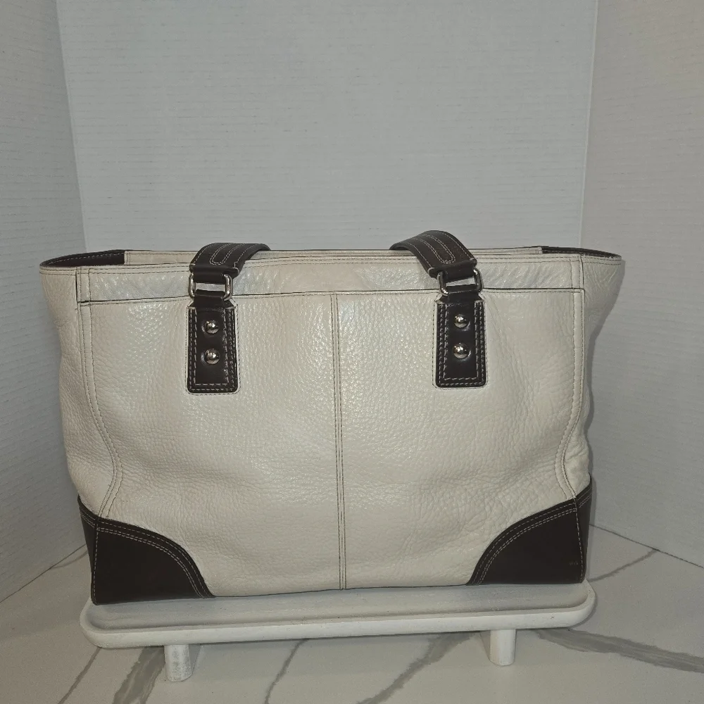 Coach Hamptom Pebbled Leather Turn Lock Sachel Tote Bag Brown Cream Medium 13960 - Picture 3 of 14